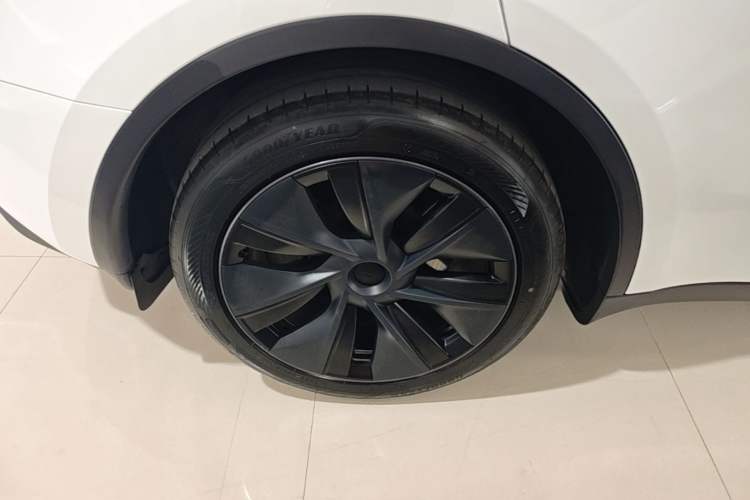 Used Tesla Model Y 2024 Rear-Wheel-Drive Version Right Rear Wheel Hub