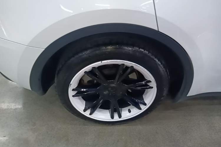 Used Tesla Model Y 2024 Rear-Wheel-Drive Version Right Rear Wheel Hub