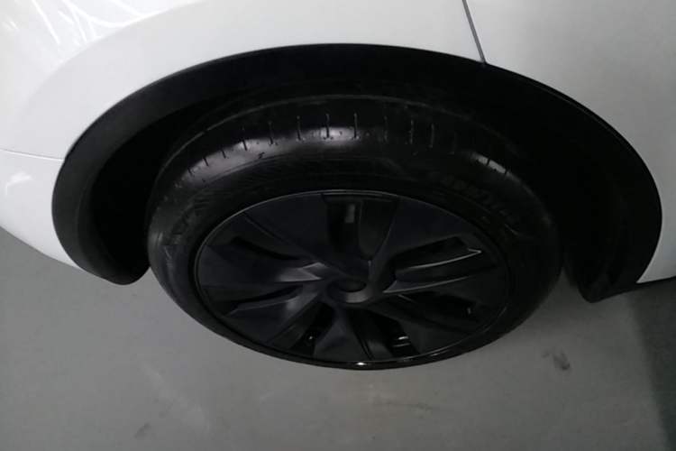 Used Tesla Model Y 2024 Rear-Wheel-Drive Version Right Rear Wheel Hub