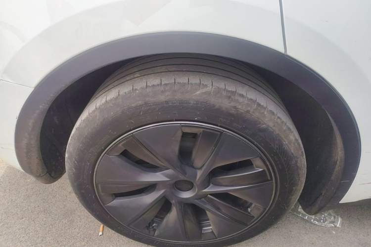 Used Tesla Model Y 2024 Rear-Wheel-Drive Version Right Rear Wheel Hub