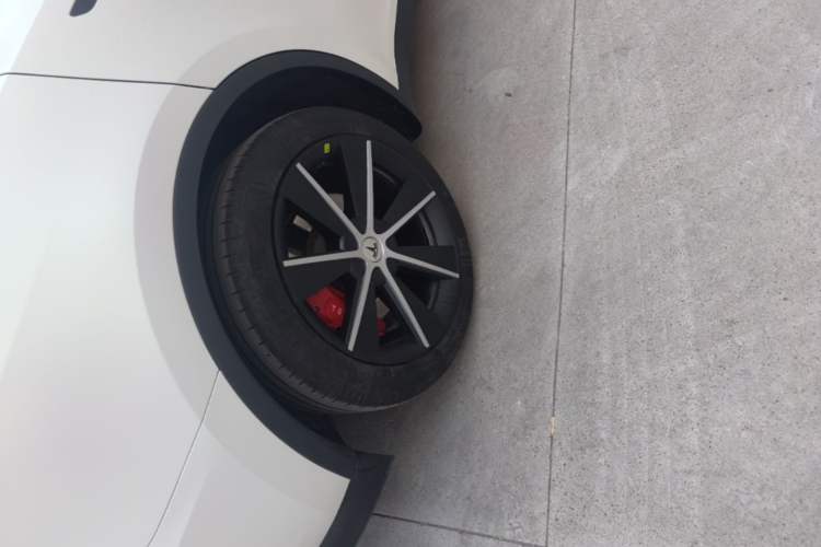 Used Tesla Model Y 2024 Rear-Wheel-Drive Version Right Rear Wheel Hub