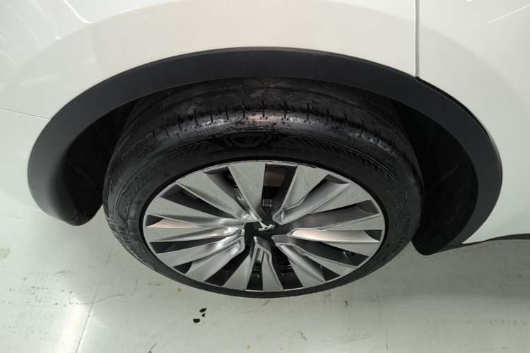 Used Tesla Model Y 2024 Rear-Wheel-Drive Version Right Rear Wheel Hub