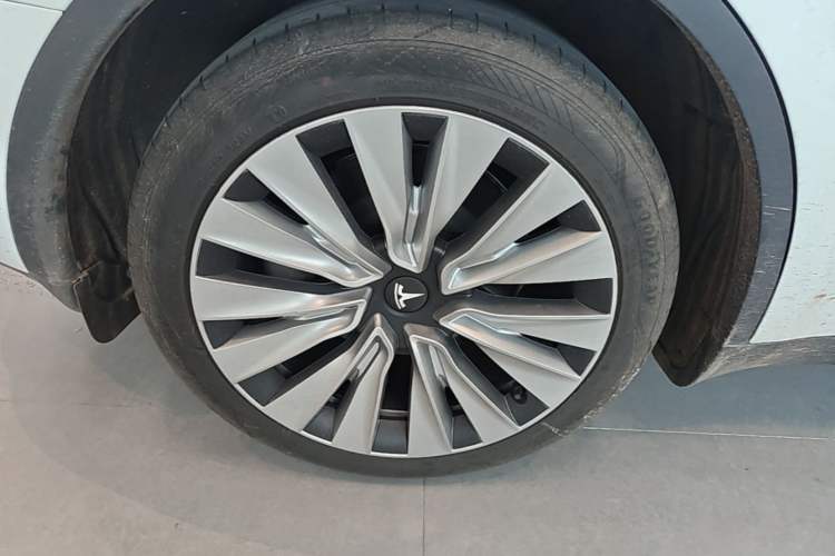 Used Tesla Model Y 2024 Rear-Wheel-Drive Version Right Rear Wheel Hub