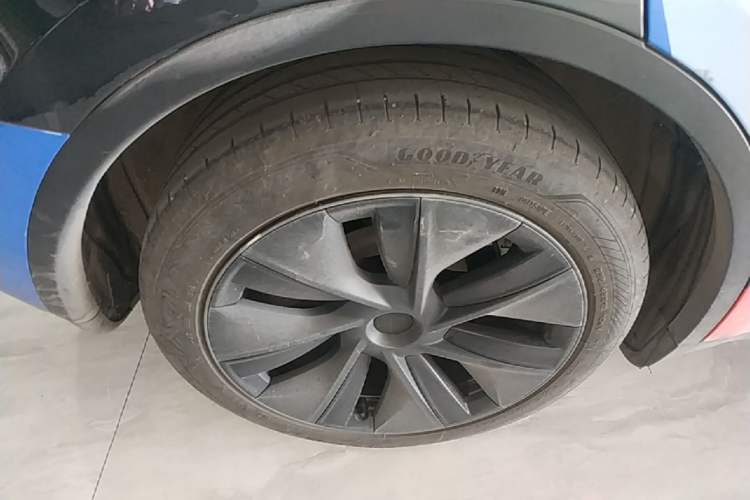 Used Tesla Model Y 2024 Rear-Wheel-Drive Version Right Rear Wheel Hub