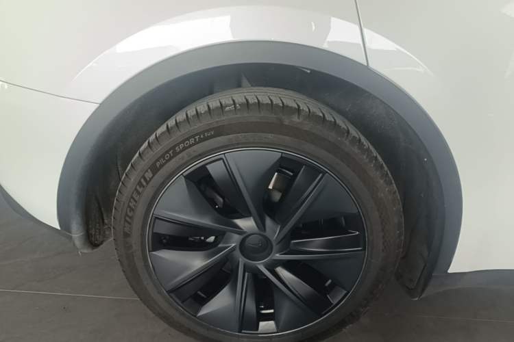 Used Tesla Model Y 2024 Rear-Wheel-Drive Version Right Rear Wheel Hub