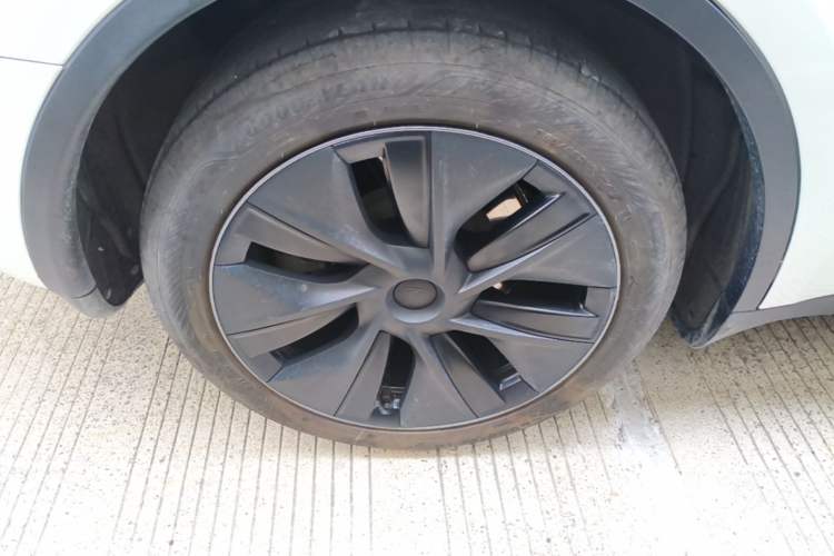 Used Tesla Model Y 2024 Rear-Wheel-Drive Version Right Rear Wheel Hub