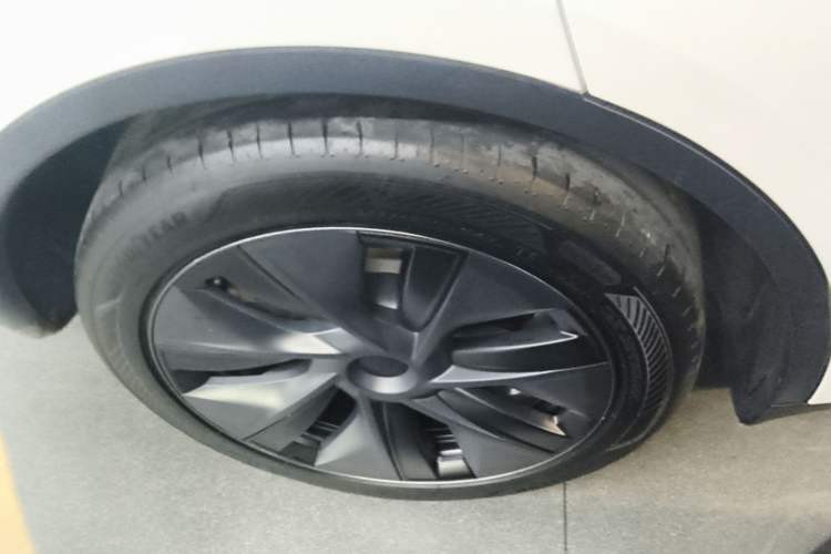 Used Tesla Model Y 2024 Rear-Wheel-Drive Version Right Rear Wheel Hub