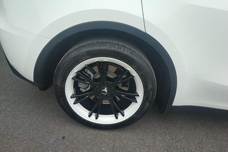 Used Tesla Model Y 2024 Rear-Wheel-Drive Version Right Rear Wheel Hub