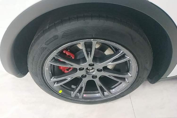 Used Tesla Model Y 2024 Rear-Wheel-Drive Version Right Rear Wheel Hub