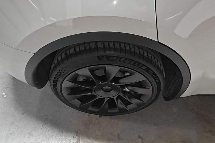 Used Tesla Model Y 2024 Rear-Wheel-Drive Version Right Rear Wheel Hub