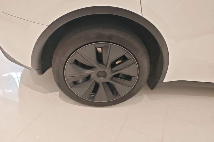 Used Tesla Model Y 2024 Rear-Wheel-Drive Version Right Rear Wheel Hub