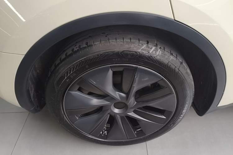 Used Tesla Model Y 2024 Rear-Wheel-Drive Version Right Rear Wheel Hub