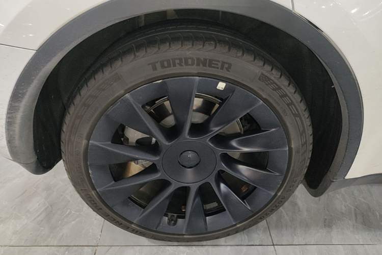 Used Tesla Model Y 2024 Rear-Wheel-Drive Version Right Rear Wheel Hub