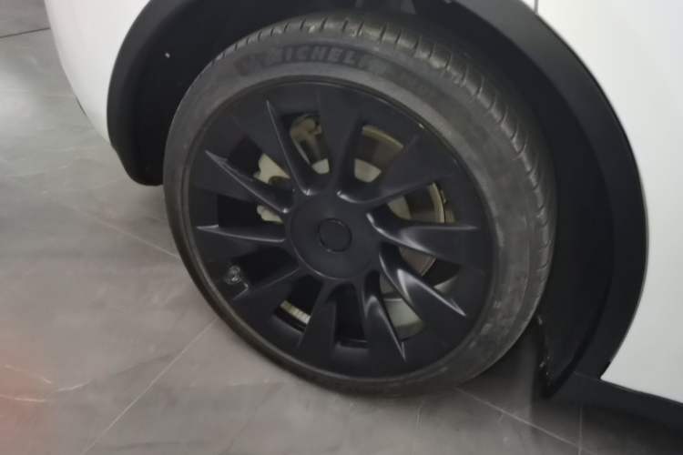 Used Tesla Model Y 2024 Rear-Wheel-Drive Version Right Rear Wheel Hub