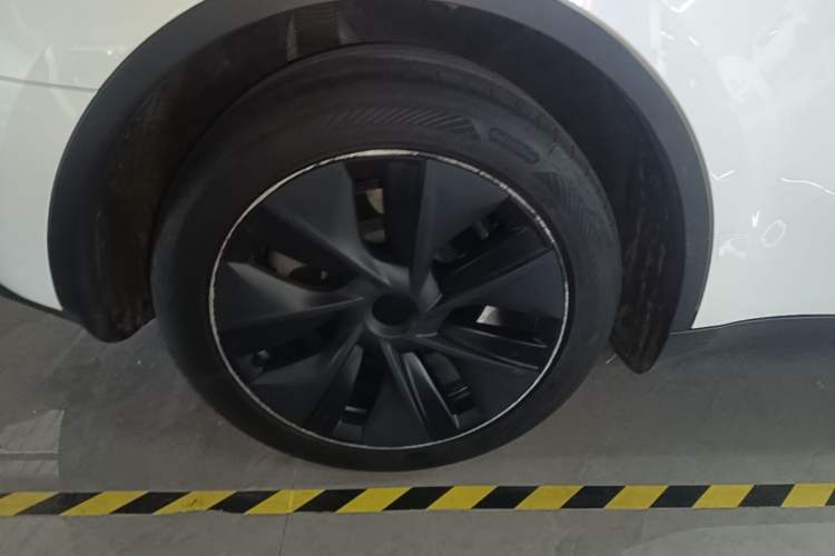 Used Tesla Model Y 2024 Rear-Wheel-Drive Version Right Rear Wheel Hub