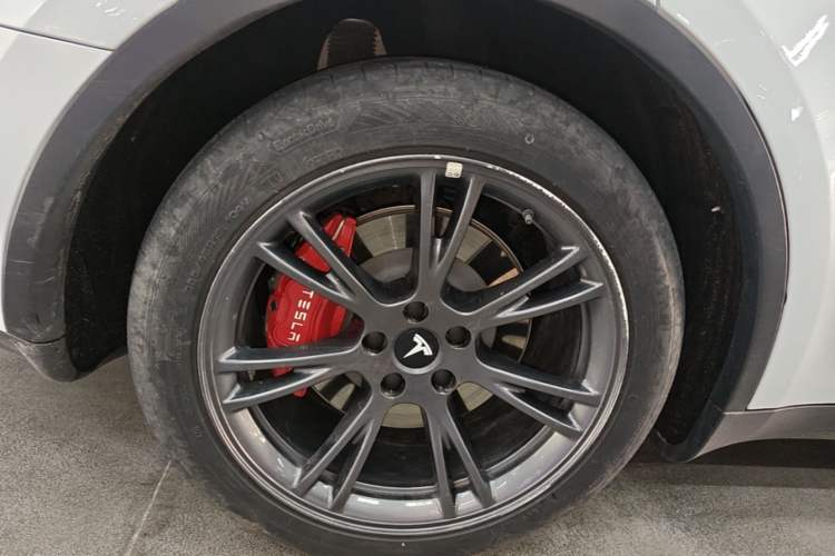 Used Tesla Model Y 2024 Rear-Wheel-Drive Version Right Rear Wheel Hub