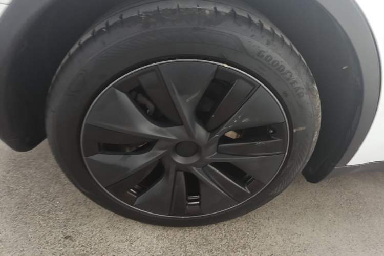 Used Tesla Model Y 2024 Rear-Wheel-Drive Version Right Rear Wheel Hub