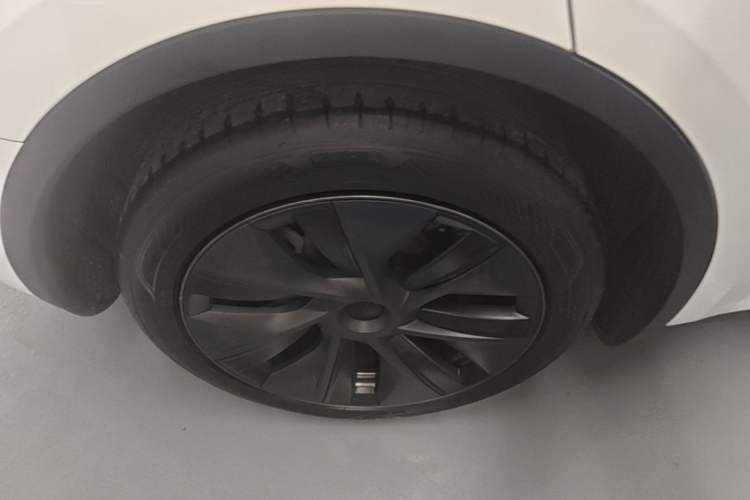 Used Tesla Model Y 2024 Rear-Wheel-Drive Version Right Rear Wheel Hub