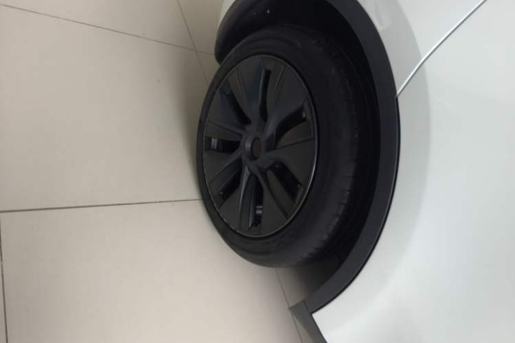 Used Tesla Model Y 2024 Rear-Wheel-Drive Version Right Rear Wheel Hub