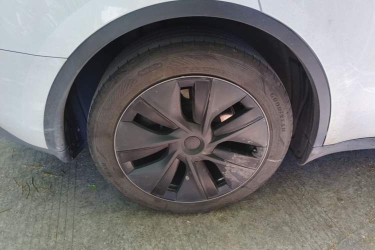 Used Tesla Model Y 2024 Rear-Wheel-Drive Version Right Rear Wheel Hub