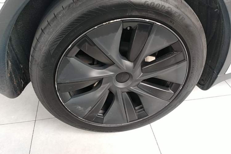 Used Tesla Model Y 2024 Rear-Wheel-Drive Version Right Rear Wheel Hub