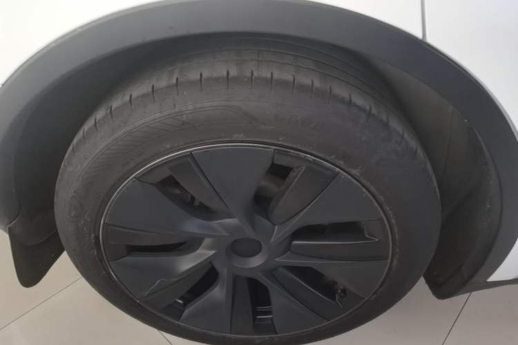 Used Tesla Model Y 2024 Rear-Wheel-Drive Version Right Rear Wheel Hub