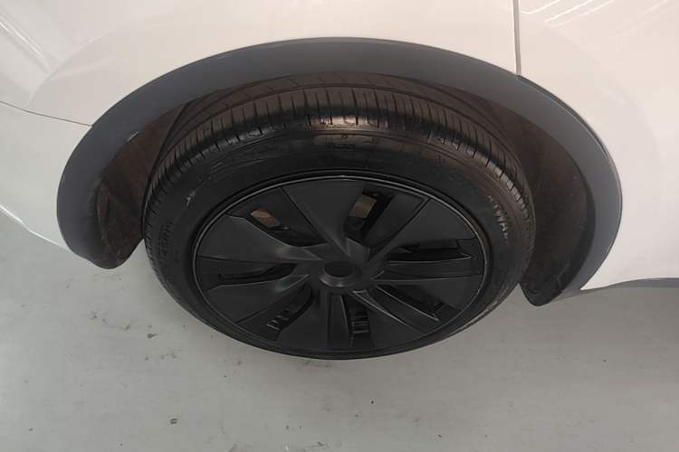 Used Tesla Model Y 2024 Rear-Wheel-Drive Version Right Rear Wheel Hub