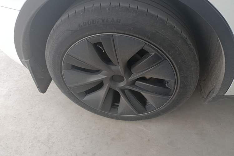 Used Tesla Model Y 2024 Rear-Wheel-Drive Version Right Rear Wheel Hub