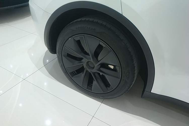 Used Tesla Model Y 2024 Rear-Wheel-Drive Version Right Rear Wheel Hub