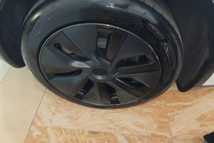 Used Tesla Model Y 2024 Rear-Wheel-Drive Version Right Rear Wheel Hub