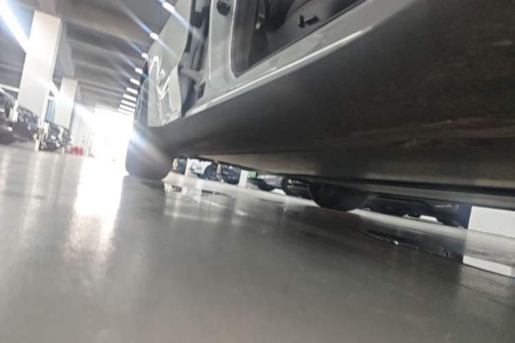 Used Tesla Model Y 2024 Long-Range All-Wheel-Drive Version Right Side Sill