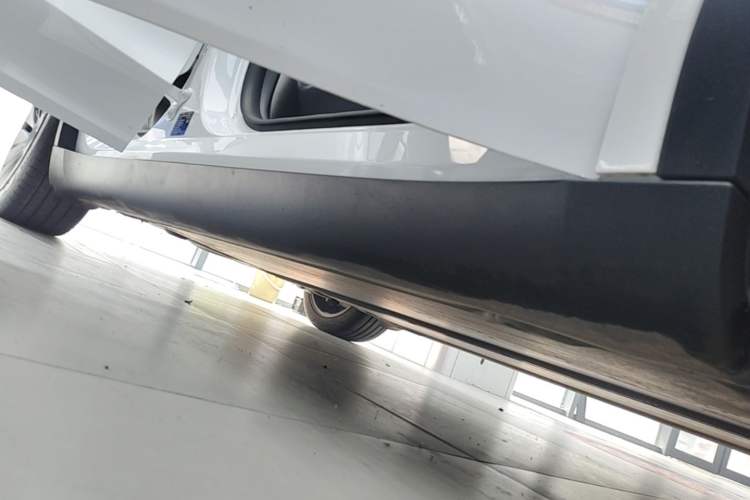 Used Tesla Model Y 2024 Rear-Wheel-Drive Version Right Side Sill