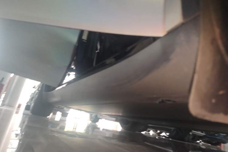 Used Tesla Model Y 2024 Rear-Wheel-Drive Version Right Side Sill