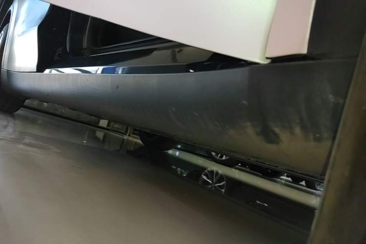 Used Tesla Model Y 2024 Rear-Wheel-Drive Version Right Side Sill