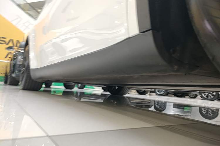 Used Tesla Model Y 2024 Rear-Wheel-Drive Version Right Side Sill