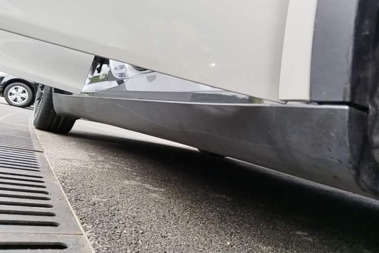 Used Tesla Model Y 2024 Rear-Wheel-Drive Version Right Side Sill