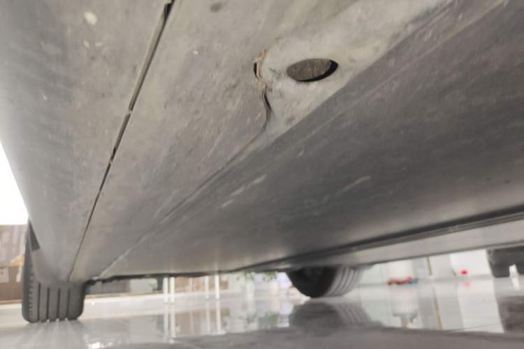 Used Tesla Model Y 2024 Rear-Wheel-Drive Version Right Side Sill