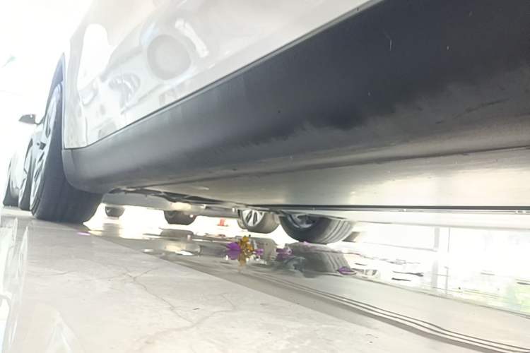 Used Tesla Model Y 2024 Rear-Wheel-Drive Version Right Side Sill