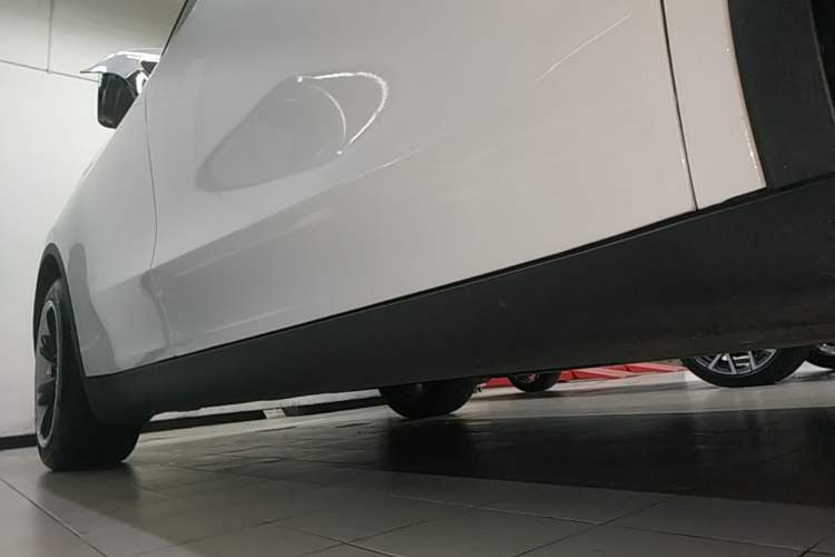 Used Tesla Model Y 2024 Rear-Wheel-Drive Version Right Side Sill
