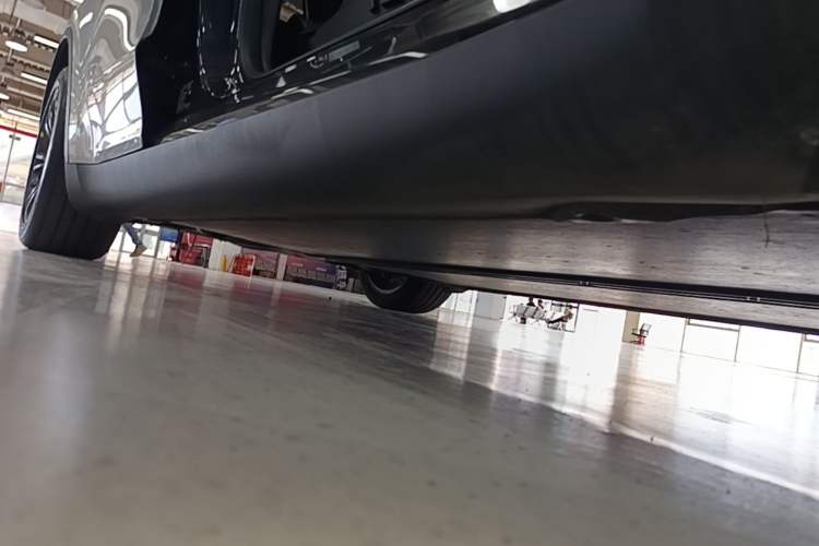 Used Tesla Model Y 2024 Rear-Wheel-Drive Version Right Side Sill