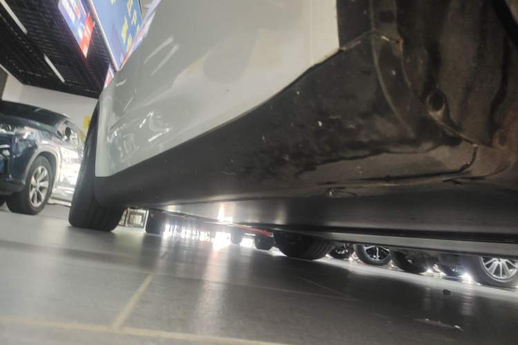 Used Tesla Model Y 2024 Rear-Wheel-Drive Version Right Side Sill