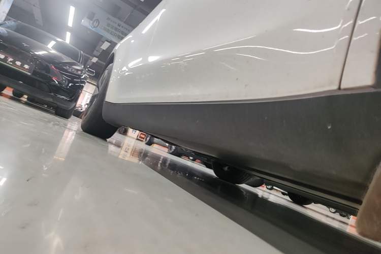 Used Tesla Model Y 2024 Rear-Wheel-Drive Version Right Side Sill