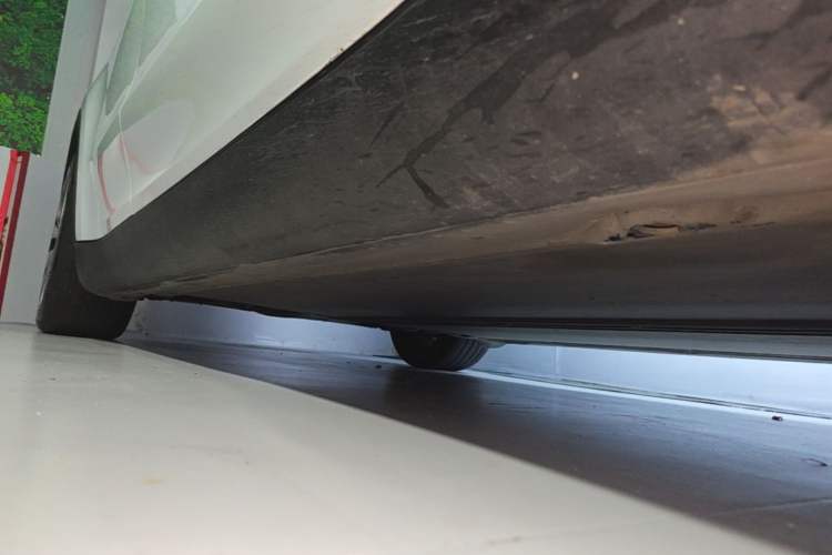 Used Tesla Model Y 2024 Rear-Wheel-Drive Version Right Side Sill