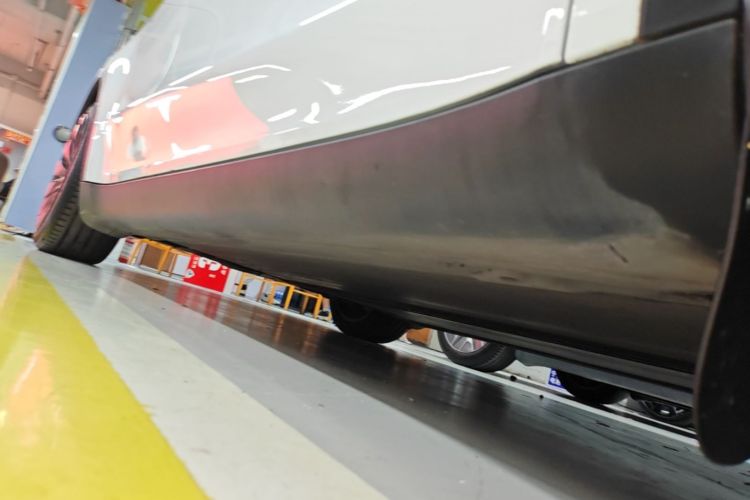 Used Tesla Model Y 2024 Rear-Wheel-Drive Version Right Side Sill
