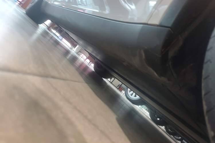 Used Tesla Model Y 2024 Rear-Wheel-Drive Version Right Side Sill