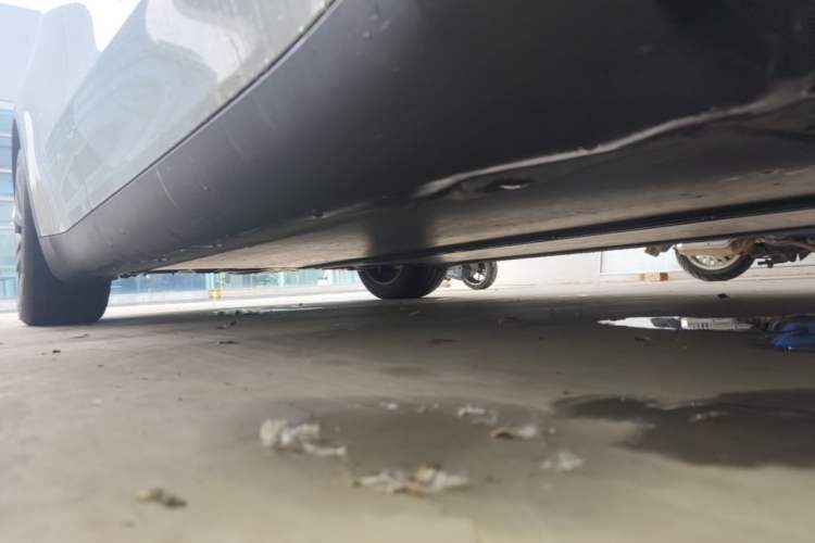 Used Tesla Model Y 2024 Rear-Wheel-Drive Version Right Side Sill