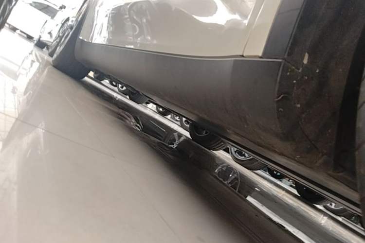 Used Tesla Model Y 2024 Rear-Wheel-Drive Version Right Side Sill