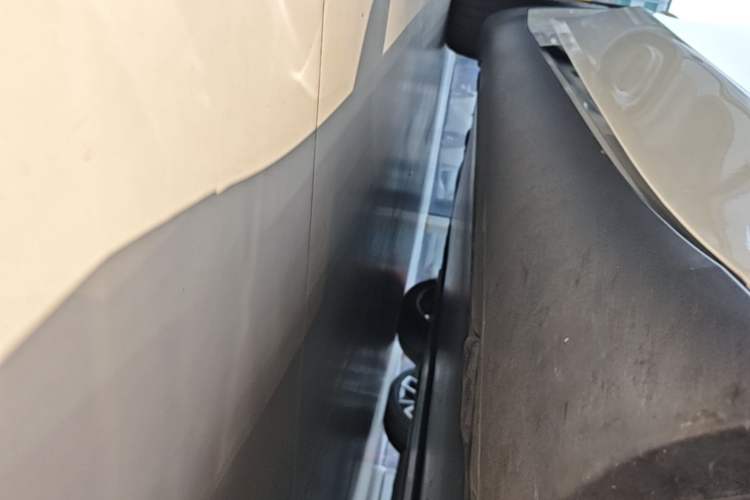 Used Tesla Model Y 2024 Rear-Wheel-Drive Version Right Side Sill