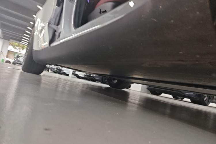 Used Tesla Model Y 2024 Long-Range All-Wheel-Drive Version Right Side Sill