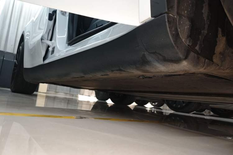 Used Tesla Model Y 2024 Rear-Wheel-Drive Version Right Side Sill